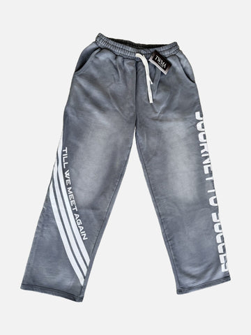 Faith Over Fear Jogger in grijs, voorkant